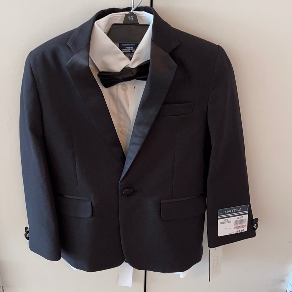 Nautica boys 4 piece tuxedo set size 6 brand new